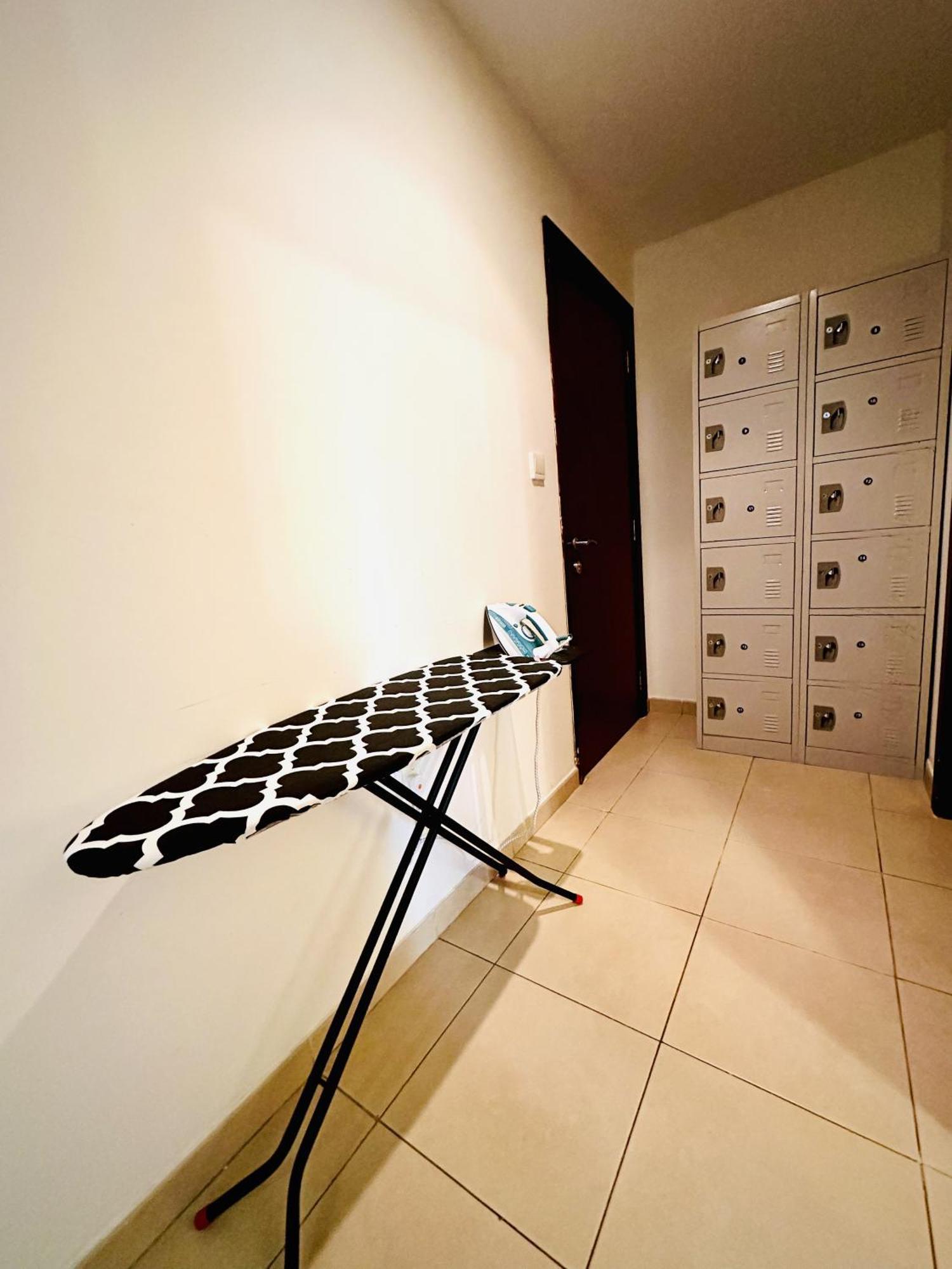 The Aero Hostel Dubai Eksteriør billede