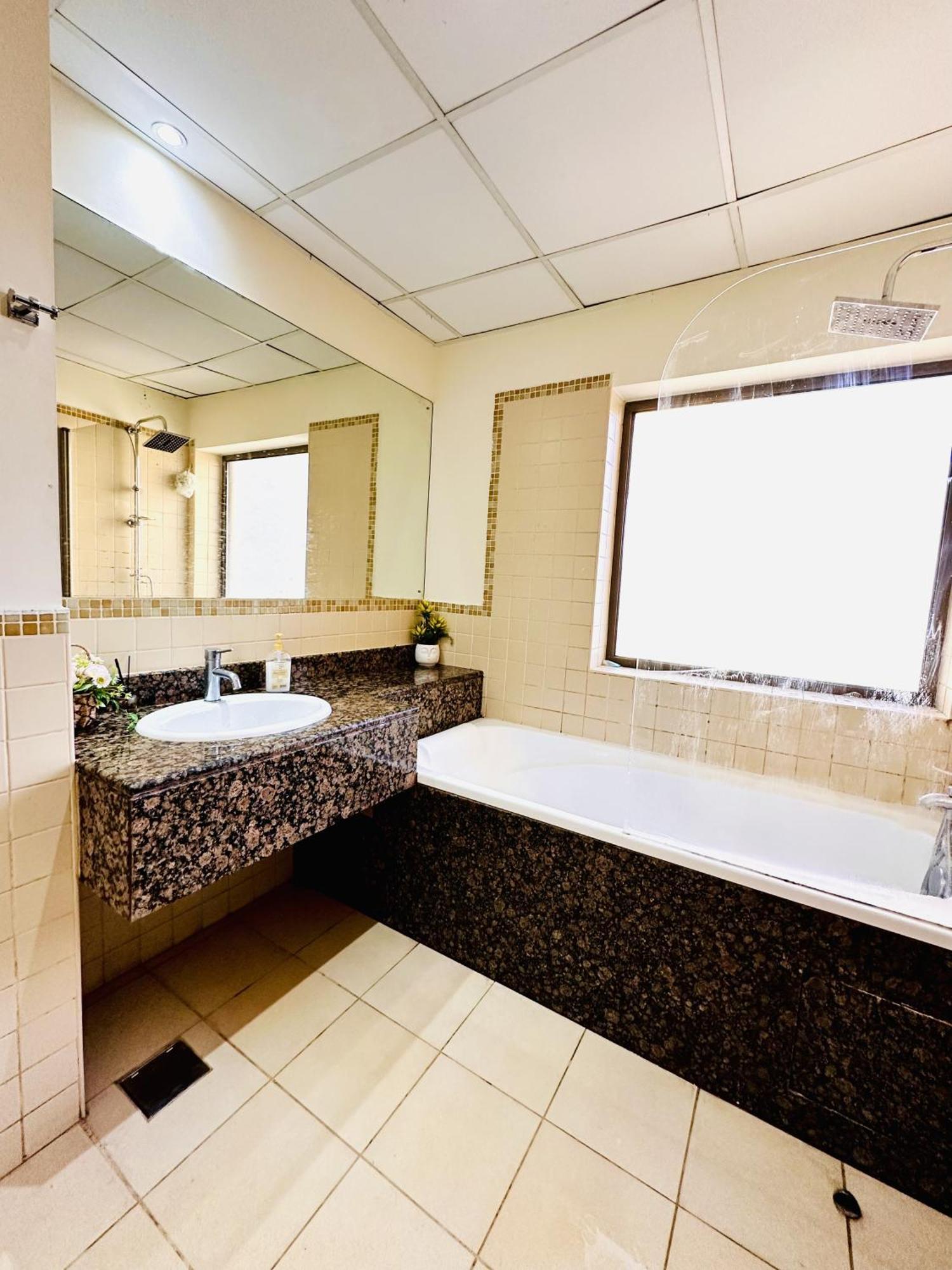 The Aero Hostel Dubai Eksteriør billede