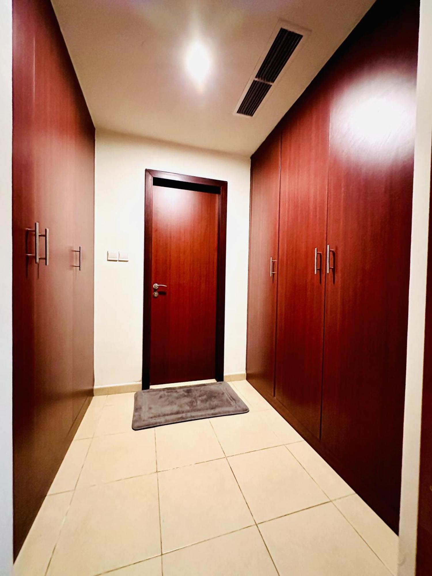 The Aero Hostel Dubai Eksteriør billede